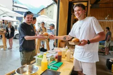 Ugrizni Bohinj, street food hrana po Bohinjsko tržnica Bohinjska Bistrica Lan Drinovec Divja Jagoda / Foto: Tina Dokl
