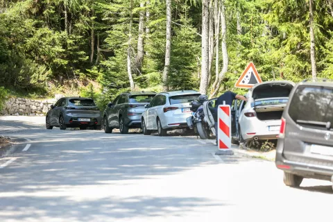 Obiskovalcev ne manjka, težav tudi ne