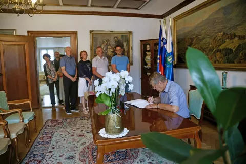 Zalna seja ob smrti obcinski svetnik Anton Iskra / Foto: Ales Senozetnik