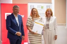 Podelitev priznanj najbolj&scaron;im inovacijam Gorenjske 2026Gospodarska zbornica Slovenije - Regionalna zbornica GorenjskaPrejemnik Zlato priznanjeSKIN FAIRYTALE d.o.o.Inovacija: Growth Serum: inovativni serum za povečanje gostote las in zmanj&scaron;anje izpadanja / Foto: Nik Bertoncelj