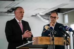 16.07.2026 15:57 / 16.07.2026 16:04Ljubljana, prostori Ministrstva za pravosodje na Litijski cesti.Novinarska konferenca ministra za pravosodje Mihaela Zupančiča in predsednika Demokratov ter ministra za gospodarstvo, delo in &scaron;port Anžeta Logarja o predlogu zakona o specializiranih organih za obravnavo korupcijskih kaznivih dejanj in organiziranega kriminala. / Foto: Matic Hrabar/STA