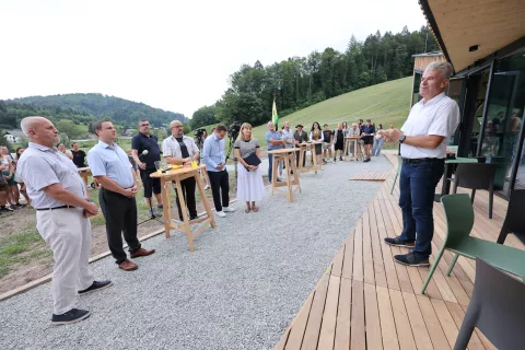 Danes so tudi uradno odprli nove pridobitve v Družinskem parku Log. / Foto: Tina Dokl
