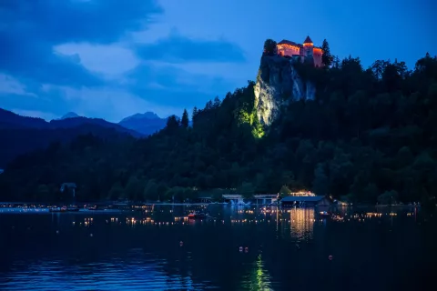 Lučke na Blejskem jezeruBlejski grad / Foto: Nik Bertoncelj