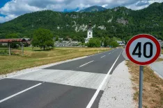 Prestrogi &raquo;ležeči policaji&laquo; na na&scaron;ih cestah