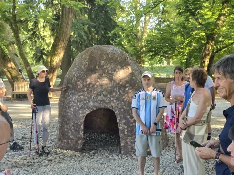 Skulptura srbskega kiparja Ivana Bona, ki ga je navdihnila slovanska legenda o Domovoju. / Foto: &Scaron;pela &Scaron;imenc
