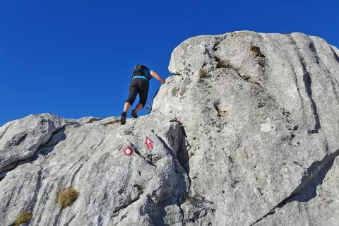 Detajl z vzpona na Filipov kuk. Pot je sicer markirana, a je tehnično precej zahtevna. / Foto: Jelena Justin