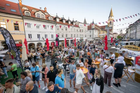 Osrednji dogodek Pre&scaron;ernega Poletja v Kranju KranFest 2026, Karavana Okusov / Foto: Primož Pičulin