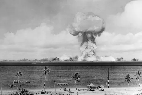 Posnetek ameri&scaron;ke jedrske eksplozije na atolu Bikini v Tihem oceanu (Mar&scaron;alovi otoki), leta 1946. / Foto: Wikipedija