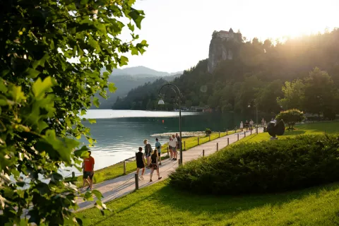 Blejsko poletje 2026 - četrtkova scena: Martin GombocBled Jezerska promenada, 25. junij 2026 / Foto: Nik Bertoncelj
