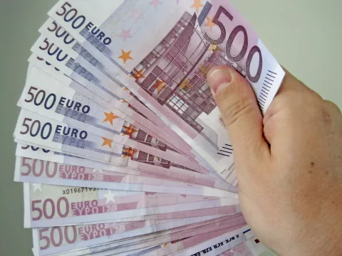 Denar o&scaron;kodovancem vrnila kar na sodi&scaron;ču