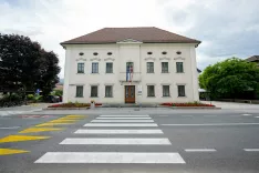 Simbolična fotografija občina Radovljica občinska stavba / Foto: Nik Bertoncelj