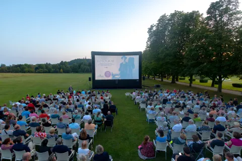 Premierno predvajanje dokumentarnega filma Fotograf, režiserja Mihe Čelarja, dogodek je potekal v sklopu filmskih večerov v Arboretumu Volčji Potok. Radomlje, 16. 7. 2026 / Foto: Matic Zorman