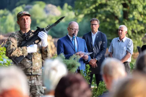Zgodovina so predvsem zgodbe ljudi