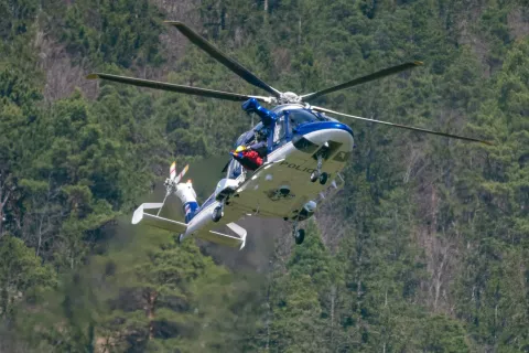 Simbolična fotografija helikopter Slovenska policija in vaja helikoptersko re&scaron;evanje Gorske re&scaron;evalne službe / Foto: Nik Bertoncelj