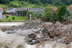 Odpravljanje posledic poplav na Pu&scaron;talu v &Scaron;kofji Loki / Foto: Primož Pičulin