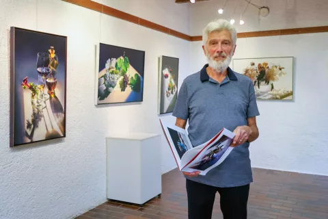 Pavel Florjančič odprtje slikarska razstava Iskanje brezčasne lepote Galerija muzeja Železniki / Foto: Tina Dokl