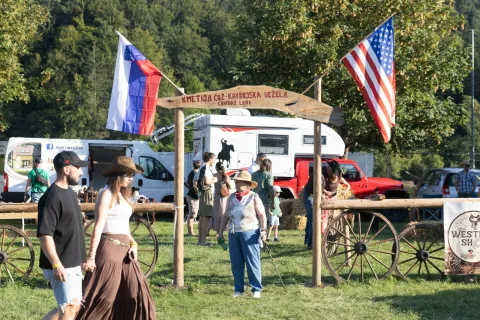 Obiskovalce je pričakala tudi kavbojska dežela. / Foto: Peter Ko&scaron;enina