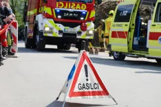simulacija nesreča med motorjem in osebnim avtom avto motor policija gasilci motoristi re&scaron;evalci re&scaron;evalec re&scaron;evalno vozilo re&scaron;ilec poligon varna vožnja blagoslov motorjev Preddvor / Foto: Tina Dokl