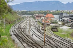 železni&scaron;ka postaja tračnice tračnica tir železnica Kranj / Foto: Tina Dokl