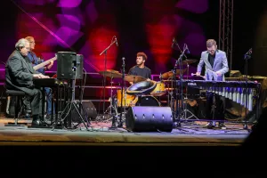 Jazz Kampu Kranj 2025 koncert ob 90 letnici rojstva Bo&scaron;ka Petrovića na fotografiji David Gazarov klavir, Mario Mavrin bas kitara, Martin Jocif bobni, Vid Jamnik vibrafon / Foto: Tina Dokl