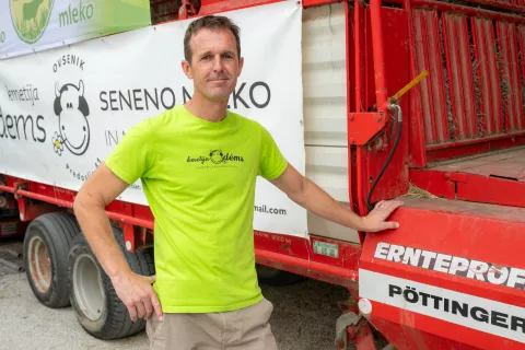 Gregor Ovsenik z Odemsove kmetije / Foto: Primož Pičulin
