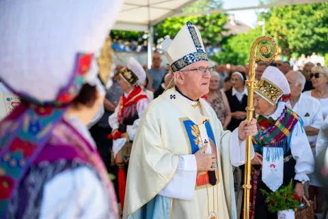 Brezje, praznik Marijinega Vnebovzetja, veliki &scaron;maren, ljubljanski nad&scaron;kof metropolit msgr. Stanislav Zore / Foto: Nik Bertoncelj