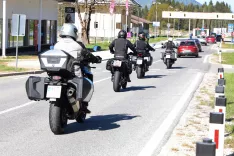 motor motoristi promet cesta varnost v prometu mejni prehod Rateče / Foto: Tina Dokl