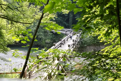 kanjon reke Kokre splo&scaron;ne klop, most, voda soteska, simbolične du&scaron;evna stiska, vročina, ohladitev / Foto: Tina Dokl