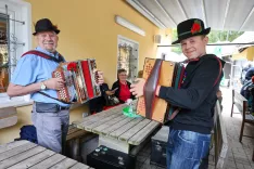 osmo srečanje harmonikarjev pevcev in glasbenih skupin Zaveti&scaron;če v Gozdu Planinsko dru&scaron;tvo Križe občina Tržič na fotografiji z leve Jože Fajdiga iz Ljubljane in Anže Slov&scaron;a Vnajnarje / Foto: Tina Dokl