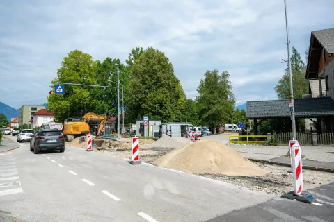 Na Delavski znova gradbeni stroji