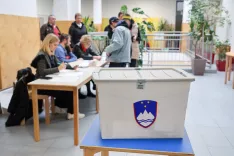 &Scaron;tirje referendumi na isti dan