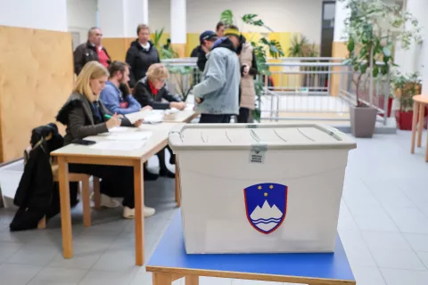 &Scaron;tirje referendumi na isti dan