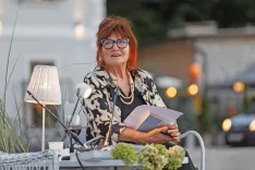 Ana Marija Kovač že 24 let pripravlja in žlahtno vodi branje na pletnah na Bledu. / Foto: Zvonka Zupanič Slavec