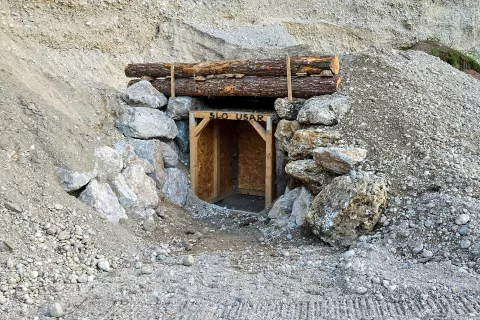 novinarska konferenca občina Radovljica in Uprava RS za za&scaron;čito in re&scaron;evanje predstavitev aktivnosti odstranitve neeksplodirano ubojno sredstvo bomba v kraju Globoko / Foto: Gregor Dem&scaron;ar
