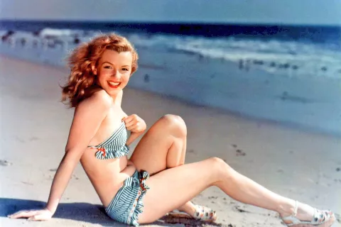 Marilyn na začetku kariere, v 40-tih, ko je takole pozirala za razglednice in koledarje. / Foto: Wikipedija