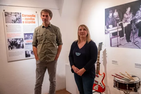 Tiskovna konferenca, pogovor z avtorji in predstavitev razstave JESENI&Scaron;KA BEATLOMANIJA: ZAČETKI BEAT IN ROCK GLASBE NA JESENICAH (1965&ndash;1971)Mestni muzej Kosova gra&scaron;čina Jesenice, 10. september 2026 / Foto: Nik Bertoncelj