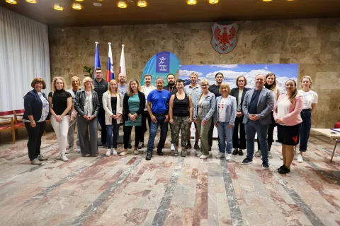 Znova spodbujajo h gibanju
