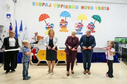 Tudi uradno odprli prenovljeno &scaron;olo