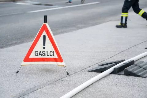 Simbolična fotografija Gorenjska Gasilci opozorilni znak / Foto: Nik Bertoncelj