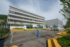 Jesenice z novo &scaron;olo in vrtcem