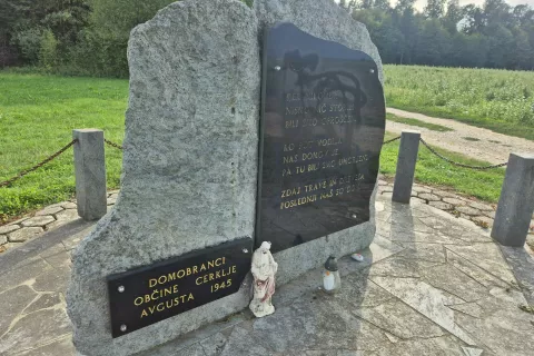 Po&scaron;kodovana spomenika na Spodnjem Brniku