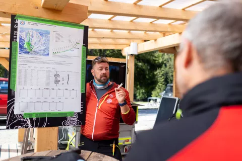 Re&scaron;evalna vaja - evakuacija dvosedežnice Lajnar, na Sori&scaron;ki planini. Vajo je organizirala GRS &Scaron;kofja Loka. Zgornja Sorica, 11. 9. 2026 / Foto: Matic Zorman