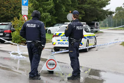 policija policist streljanje v Vodicah aretacija Radovljica / Foto: Tina Dokl