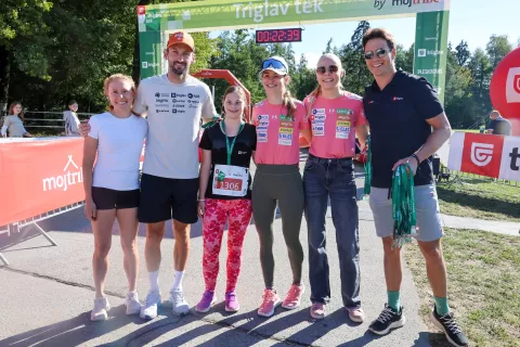 Triglav tek 2026 Brdo pri Kranju na fotografiji z leve &Scaron;pela Per&scaron;e, Jakov Fak, Simona Rozman, Nika Vodan, Taja Bodlaj, Žan Ko&scaron;ir / Foto: Tina Dokl