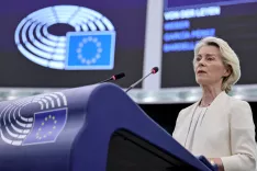Predsednica Evropske komisije Ursula von der Leyen v Strasbourgu, 16. septembra 2026: &raquo;Do 13. leta naj otroci ne uporabljajo družbenih medijev.&laquo; / Foto: Wikipedija