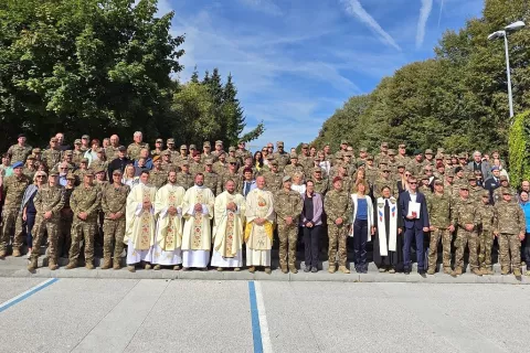 Slovenski vojaki in družinski člani so romali na Brezje
