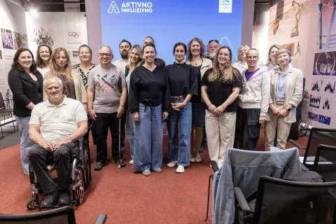 Del izvajalcev in vodstvo projekta Aktivno inkluzivno / Foto: arhiv OKS