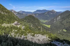 Če&scaron;ka koča gore hribi občina Jezersko / Foto: Tina Dokl