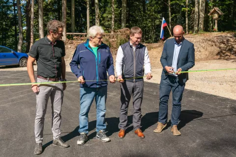 Občini skupaj poskrbeli za novo cesto