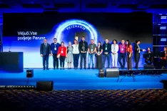 Podelitev priznanja podjetju Peruna na Managerskem kongresu 2026 / Foto: Sini&scaron;a Kanižaj/STA